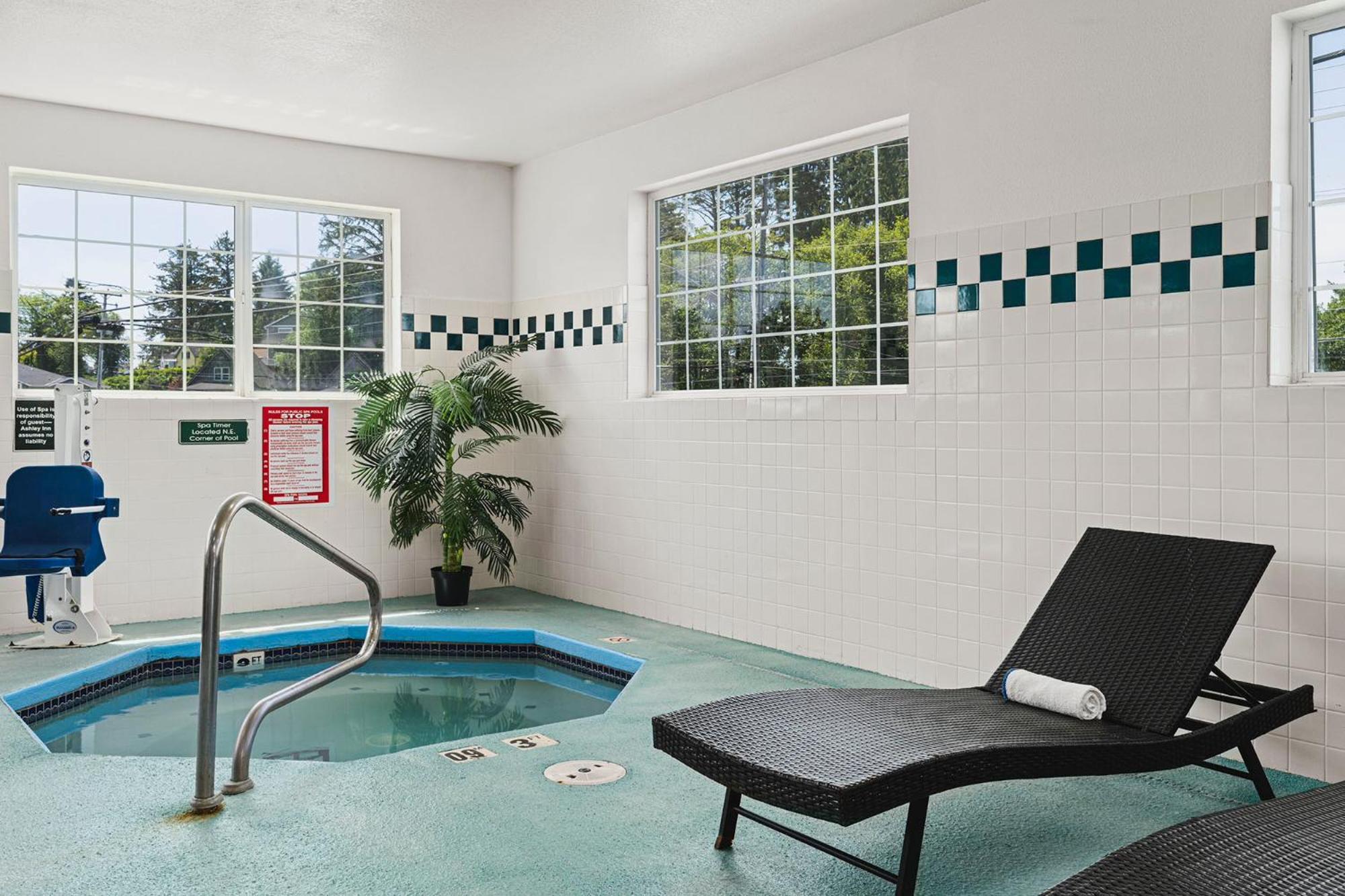 The Ashley Inn & Suites Lincoln City Dış mekan fotoğraf